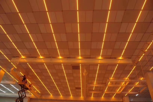 Cleanroom ceiling grid with integrated lighting and access equipment for maintenance planning